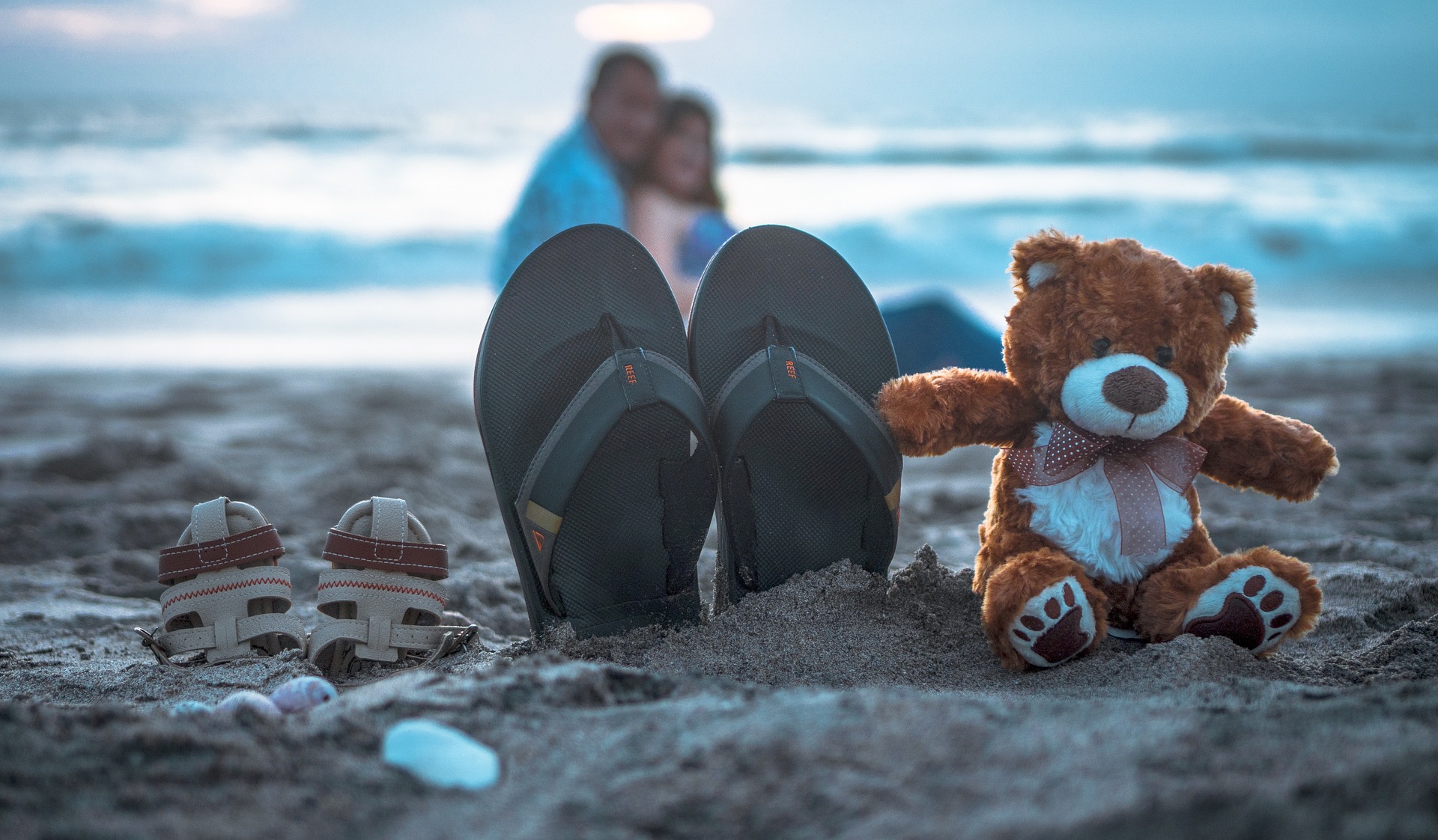 Compared with thin strap flip flops and thick strap flip flops, which one has more advantages and is more comfortable to wear?